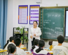 将中学理念贯穿一直出现出一堂堂精彩纷
