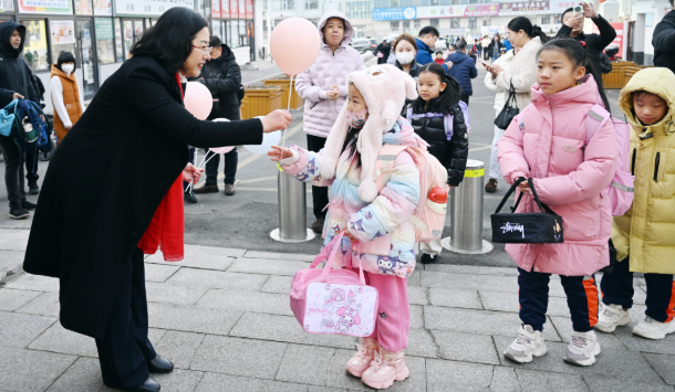 主题班会一体化德育形式年级分层施行善行笃行远行 主题班会一体化德育形式年级分层施行善行笃行远行